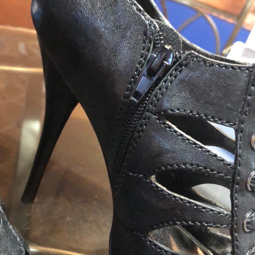 Heels - Picture 3 of 5